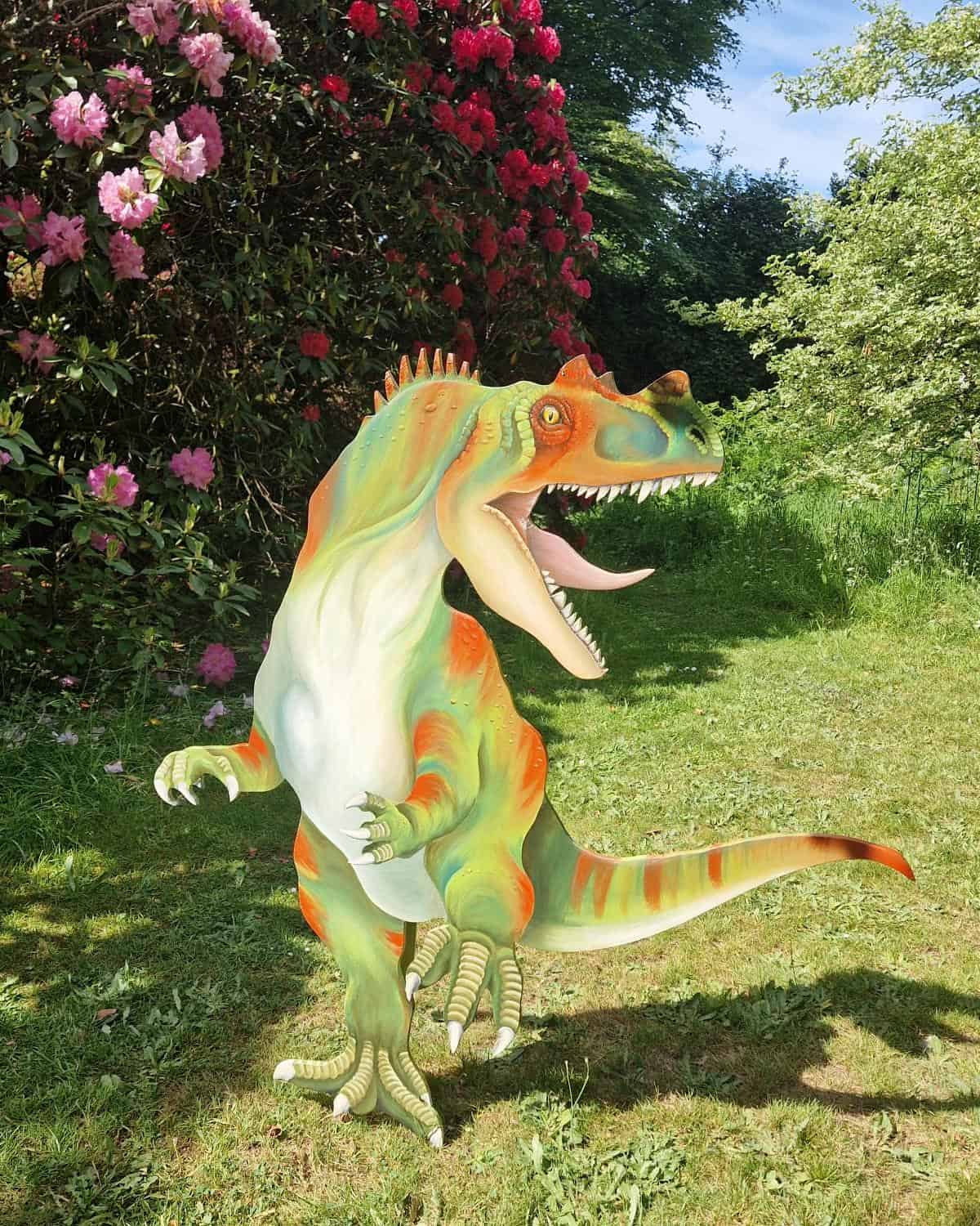 Dinosaur (1)