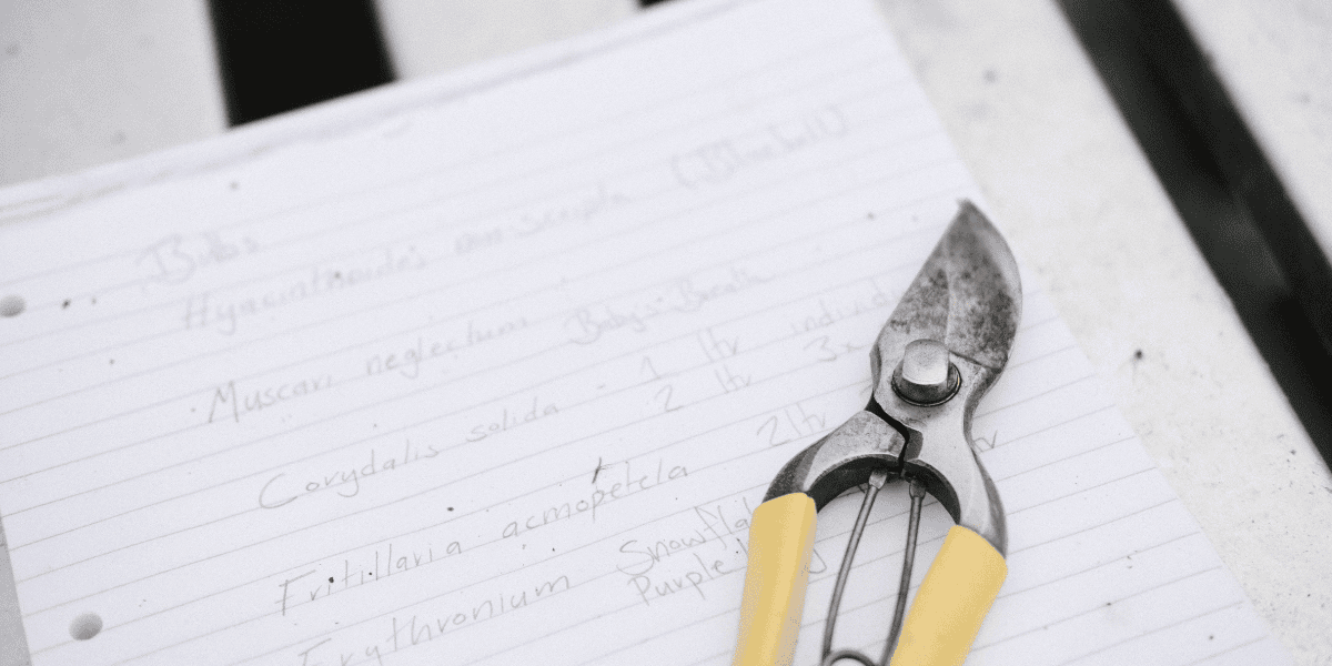 Secateurs with planting list